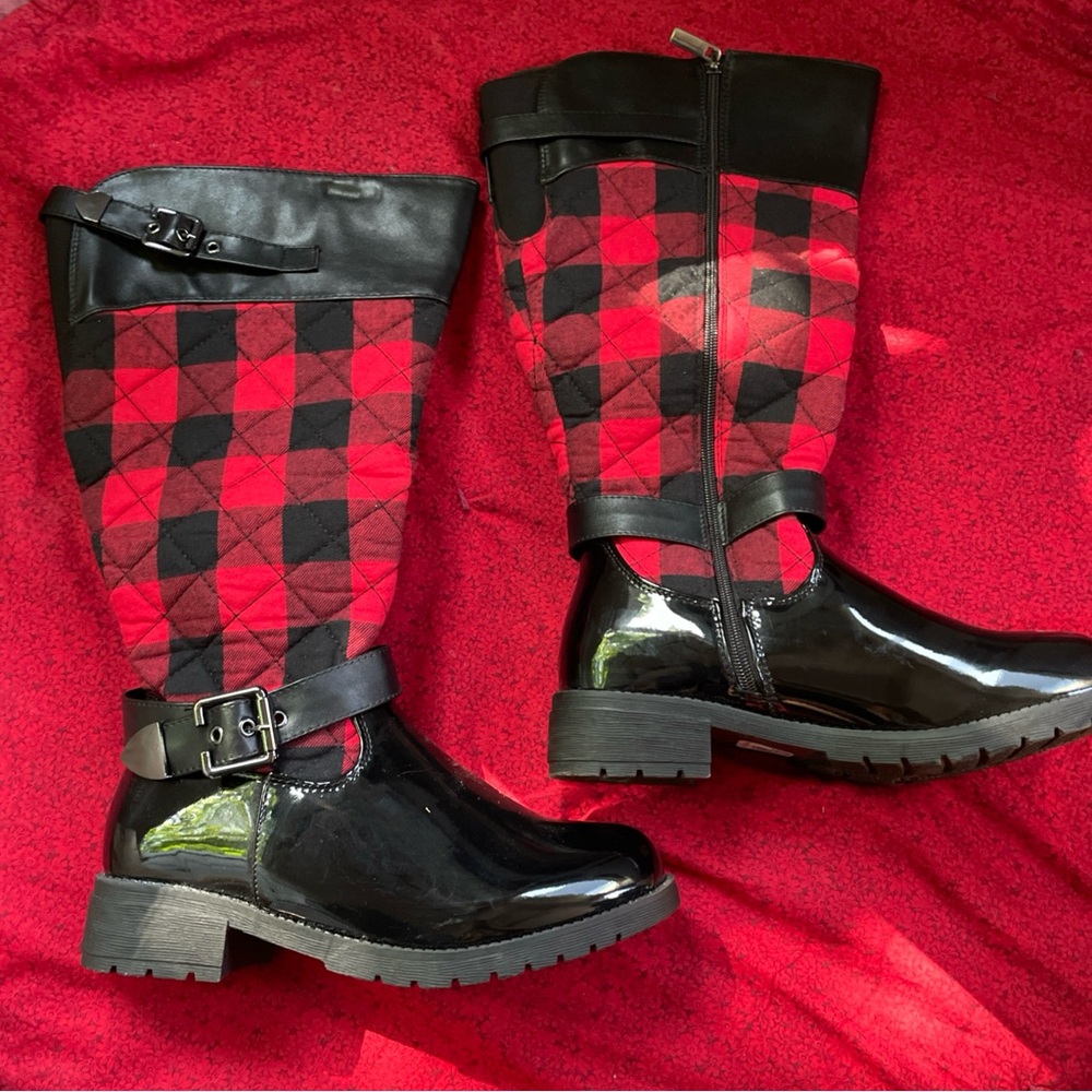 Lane Bryant Stylish Red Plaid Quilted Women's Boots with Buckle and Zip Sz 8